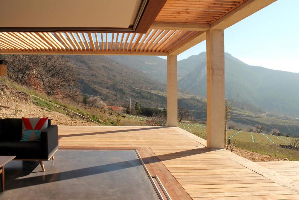 holiday-house-able-host-dozen-persons-offering-exceptional-panoramic-views-01.jpg