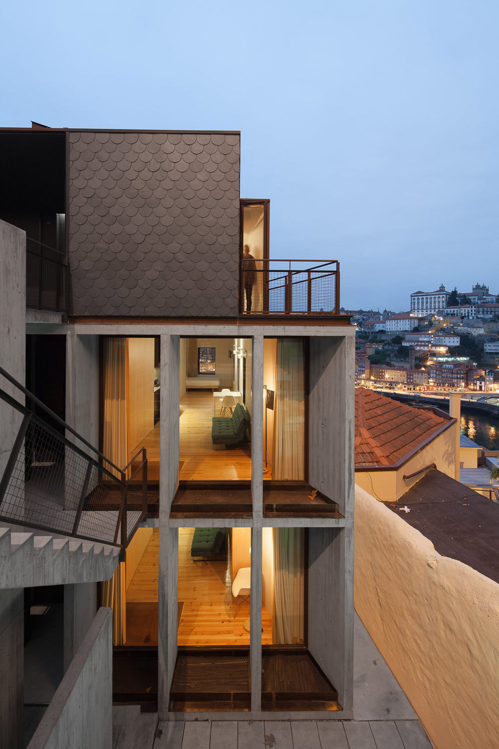 oh-porto-apartments-nuno-sousa-melo-hugo-ferreira-architects-portugal_rushi_sq.jpg