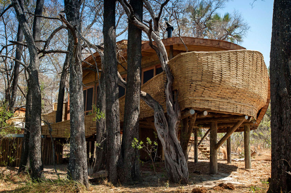 sandibe-okavango-safari-lodge-nicholas-plewman-architects-and-michaelis-boyd-botswana_rushi_social.jpg