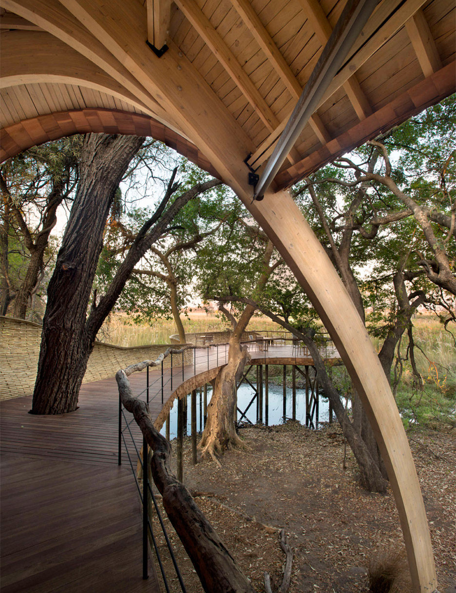 sandibe-okavango-safari-lodge-nicholas-plewman-architects-and-michaelis-boyd-botswana_rushi_social.jpg