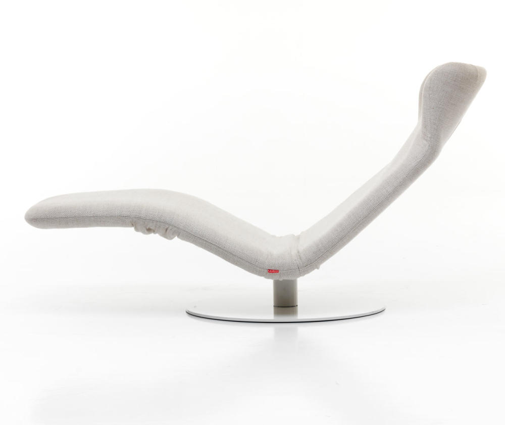 mussi-kangara-upright-modern-chaise-lounge.jpg