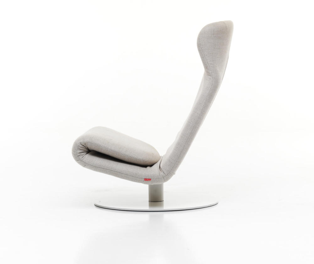 mussi-kangara-upright-modern-chaise-lounge.jpg