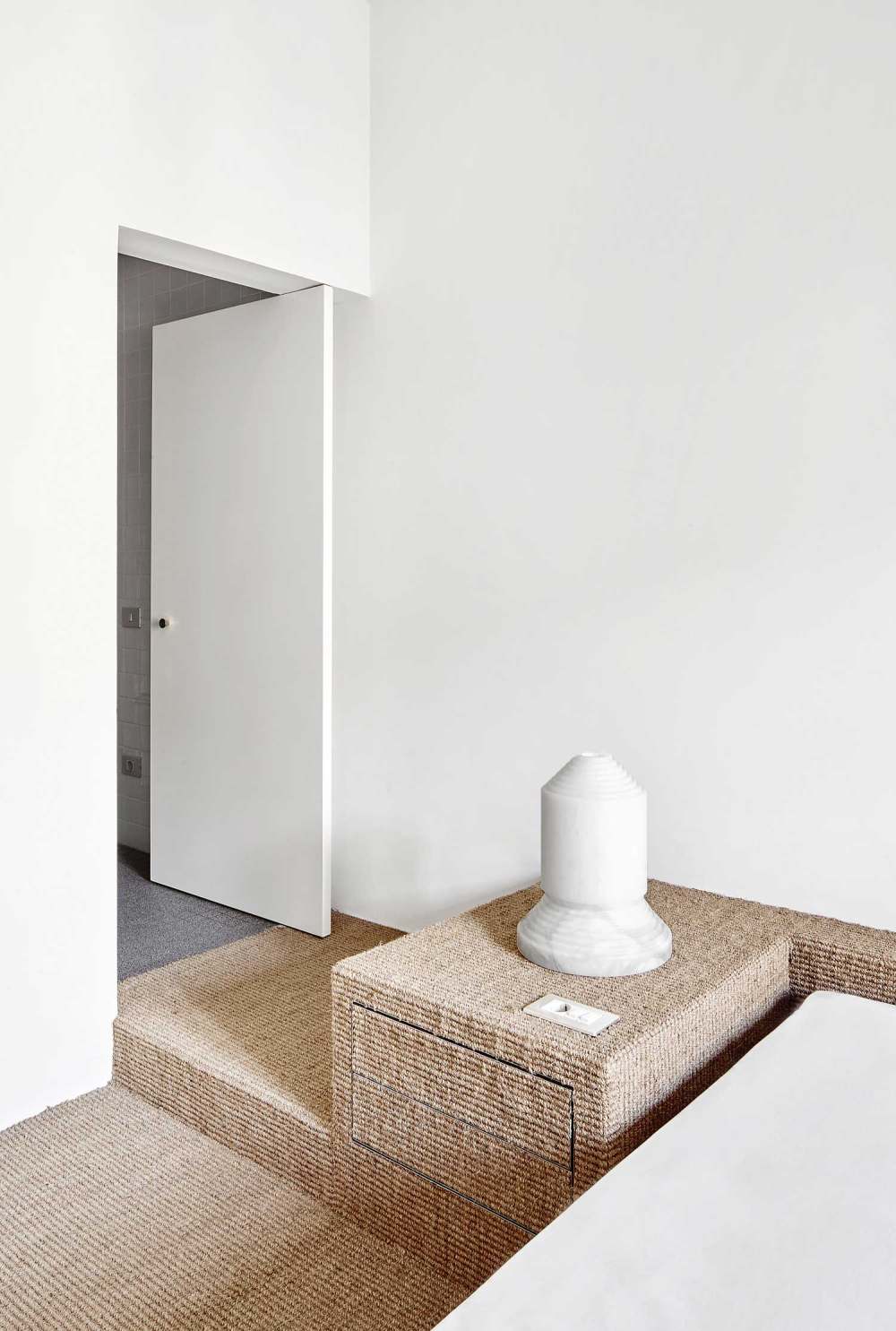 refurbishment-of-a-flat-on-the-casanova-street-by-arquitectura-g-rushi-01.gif