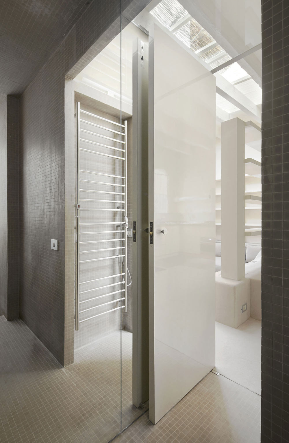 refurbishment-of-a-flat-on-the-casanova-street-by-arquitectura-g-rushi-01.gif