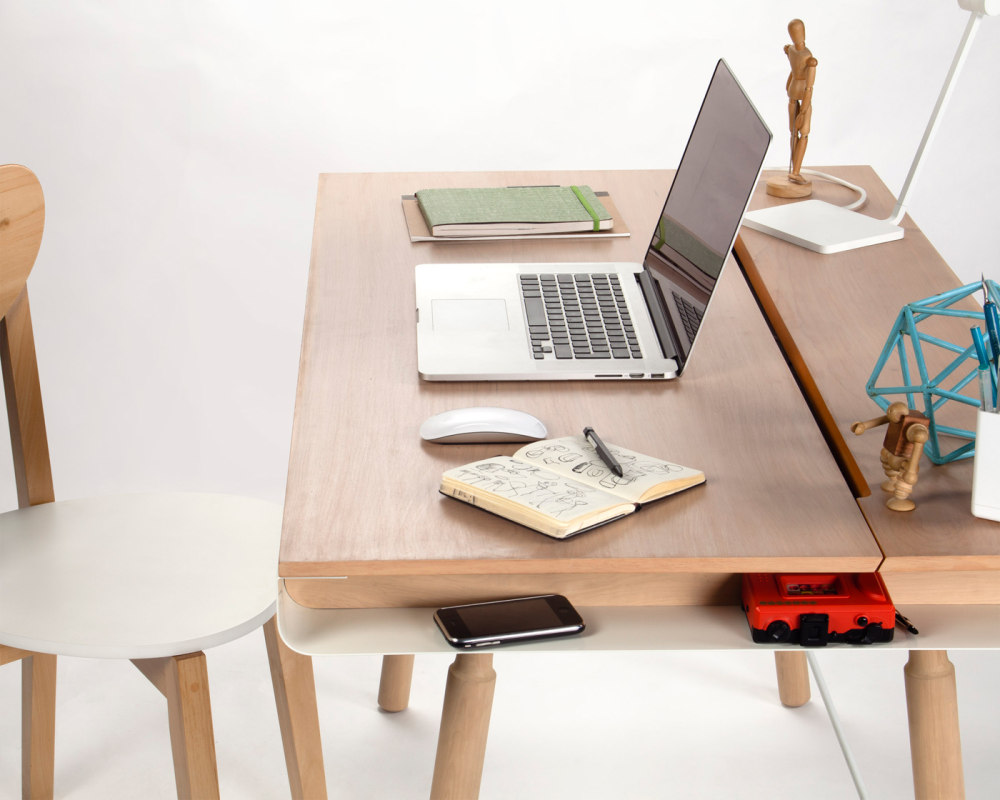 home-office-setup-didrik-desk-and-eiko-lamp-by-leko-design-4.jpg