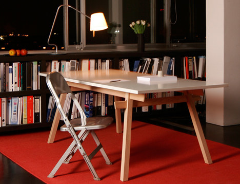 STAND-Table-by-Jakob-Timpe_rushi_sqb.jpg