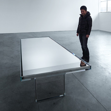 PRISM-Mirror-Table-by-Tokujin-Yoshioka_rushi_2sq.jpg