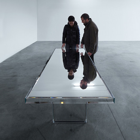 PRISM-Mirror-Table-by-Tokujin-Yoshioka_rushi_2sq.jpg