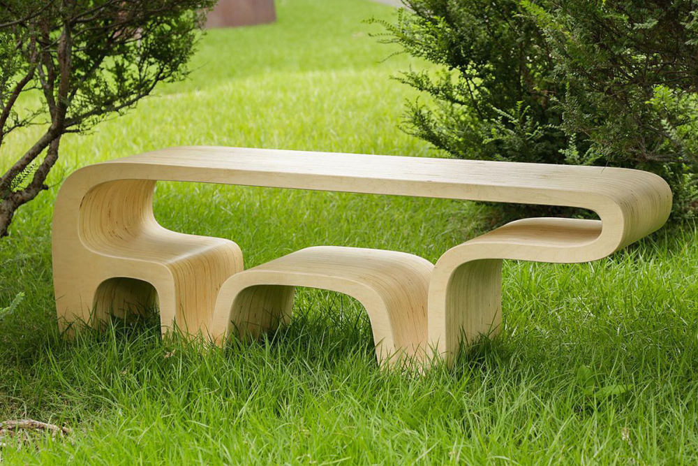 contemporary-bear-table-and-bench-10.jpg