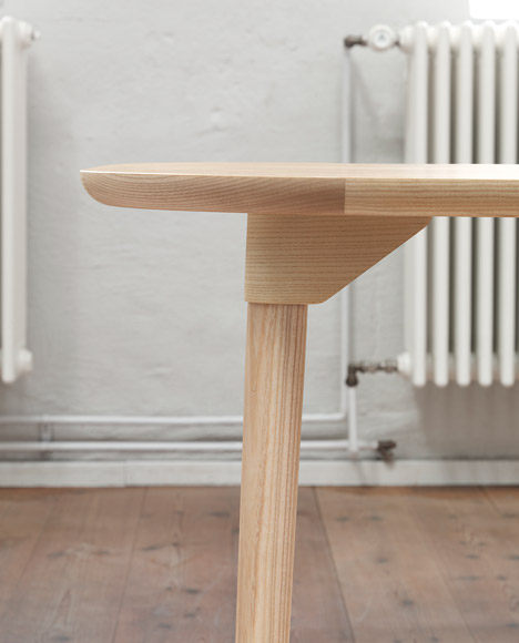 Sam-table-by-Note-Design-Studio_rushi_468_2.jpg