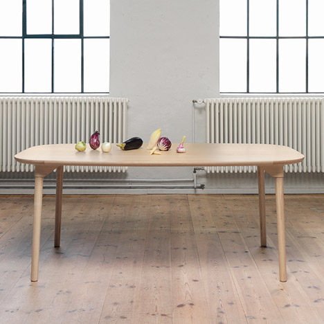 Sam-table-by-Note-Design-Studio_rushi_468_2.jpg