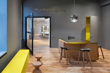 Clive-Wilkinson-Architects-Super-Desk-at-Barbarian-Offices_rushi_sq.jpg