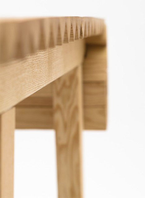 Wooden-Cloth-table-by-Nathalie-Dackelid_rushi_SQ.gif