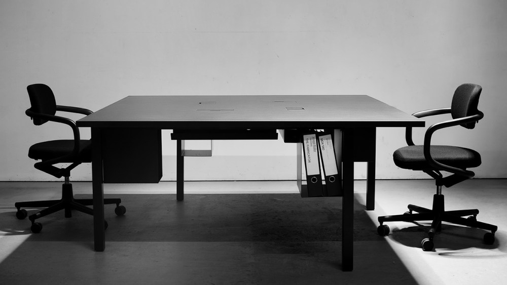 silhouette-table-desk-office-pernilla-ohrstedt-rushi-workspace-furniture-design-offset-legs-black_rushi_social.jpg