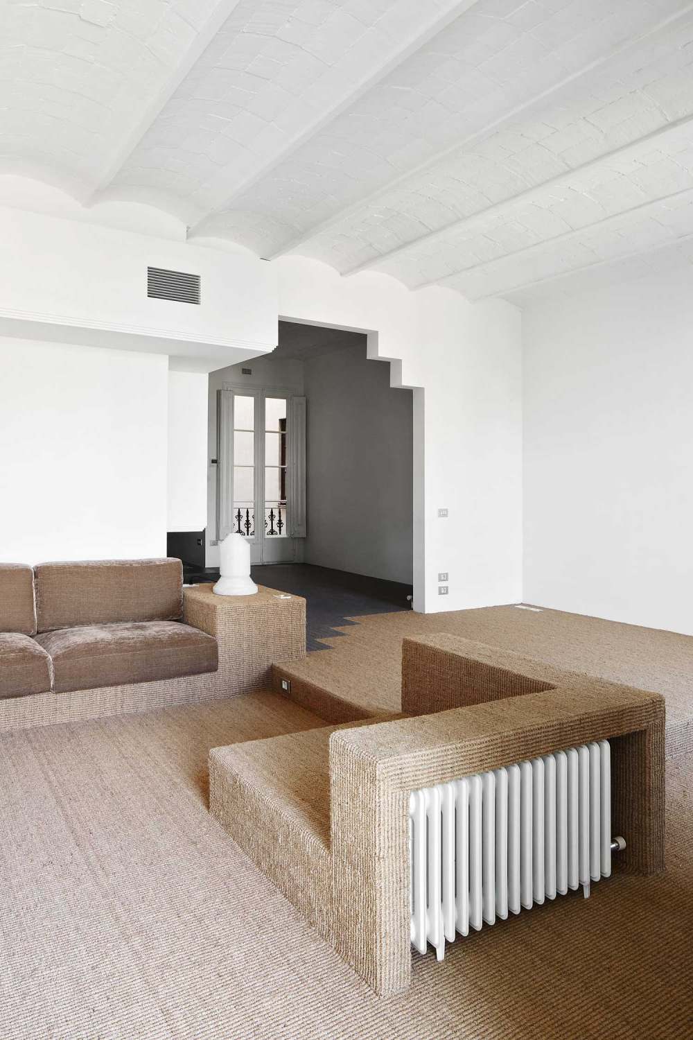 refurbishment-of-a-flat-on-the-casanova-street-by-arquitectura-g-rushi-01.gif