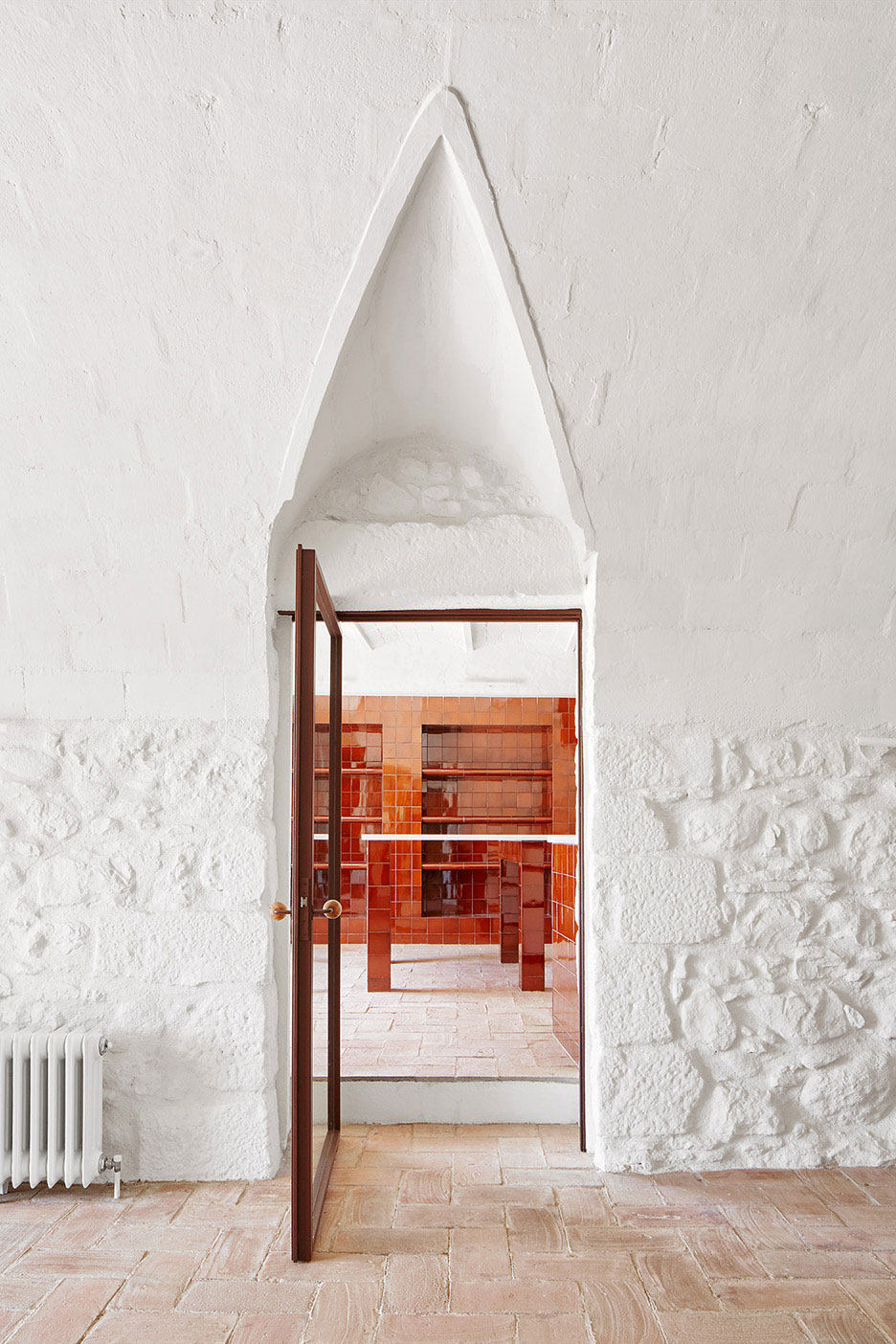 refurbishment-of-a-flat-on-the-casanova-street-by-arquitectura-g-rushi-01.gif