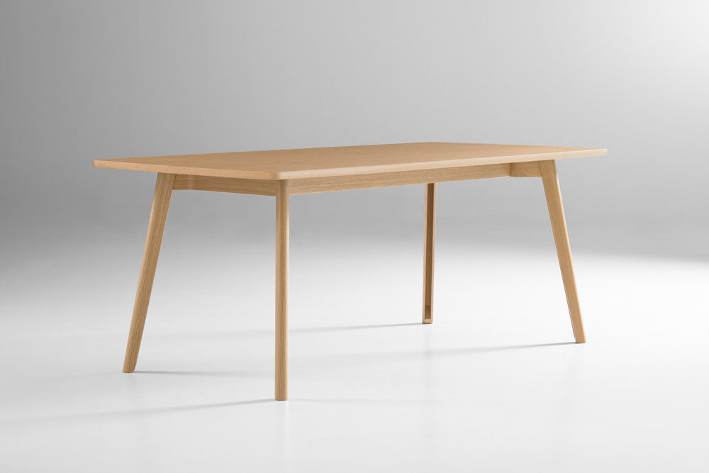 solem-table-martin-solem-design-furniture-tables_rushi_1704_hero.jpg