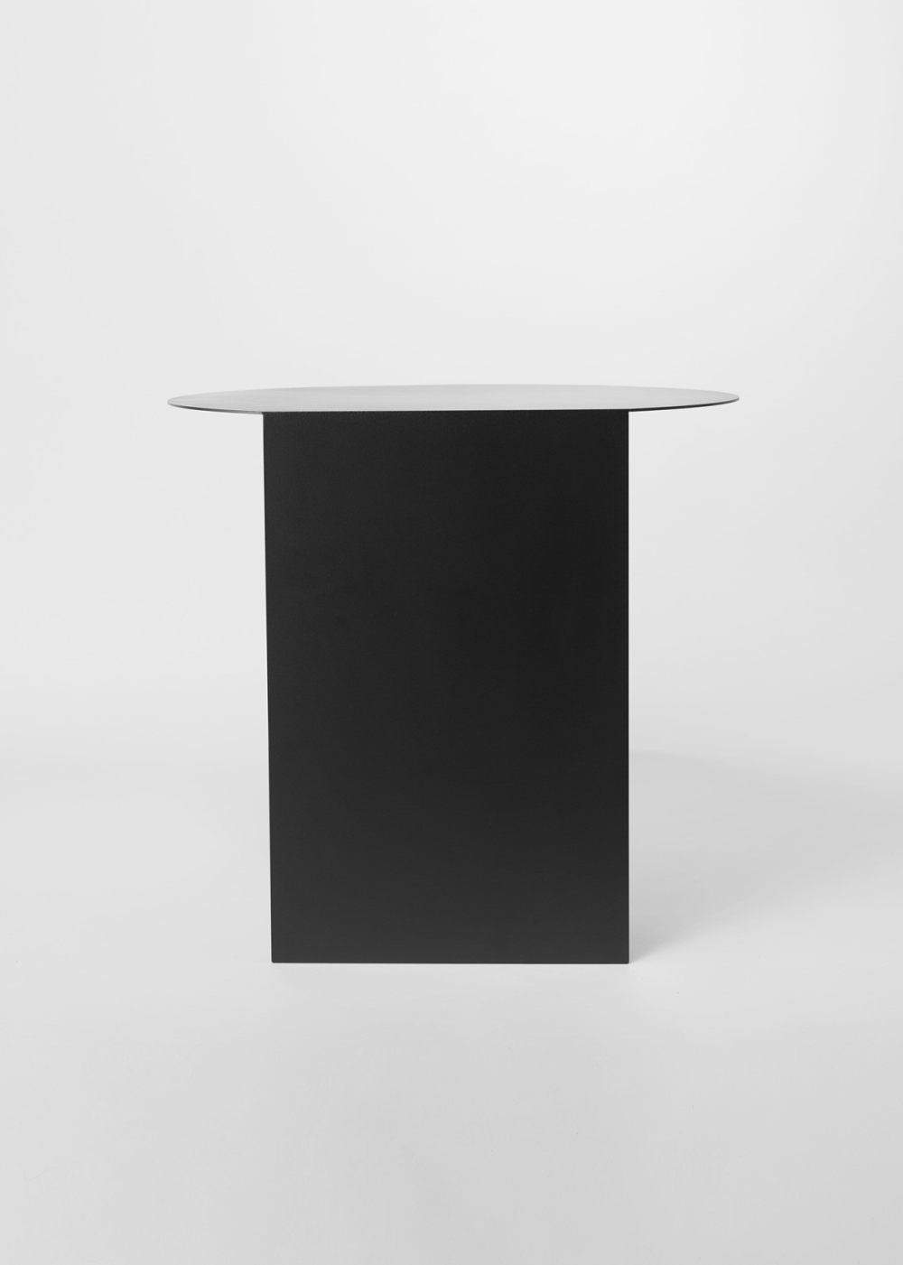 leibal_black-table_julian-buhler_1.jpg