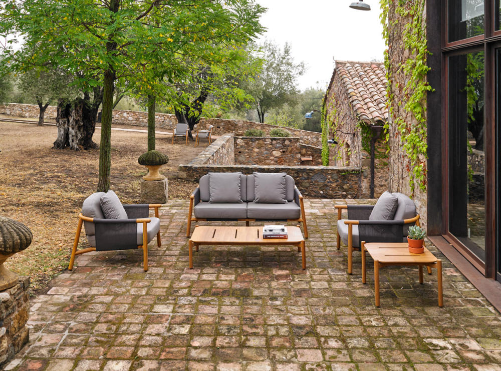 Point-Outdoor-Furniture-1-pal.jpg