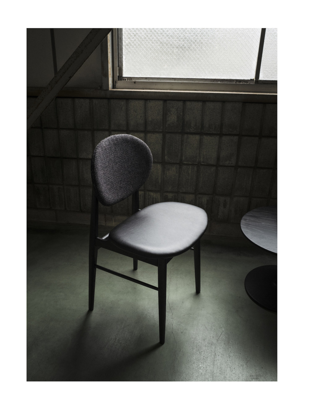 NORM_ARIAKE_OUTLINE_CHAIR_34.jpg