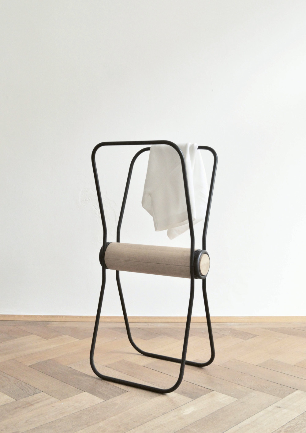 6040_Valet-Stool_Stool.jpg