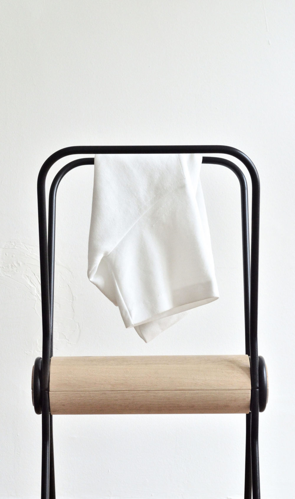 6040_Valet-Stool_Stool.jpg
