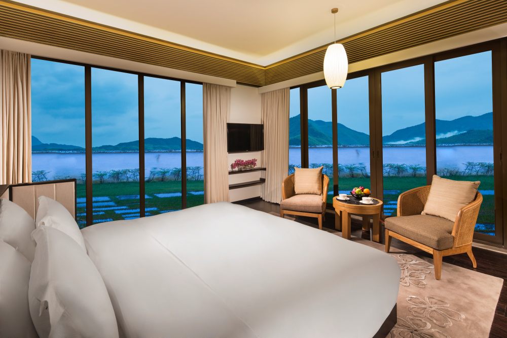 【云想衣裳】新加坡Dharmali Kusumadi-黄山悦榕庄_67798593-H1-BTCNHS_JL_0615_guest_room_lucun_villa_HR0003.jpg