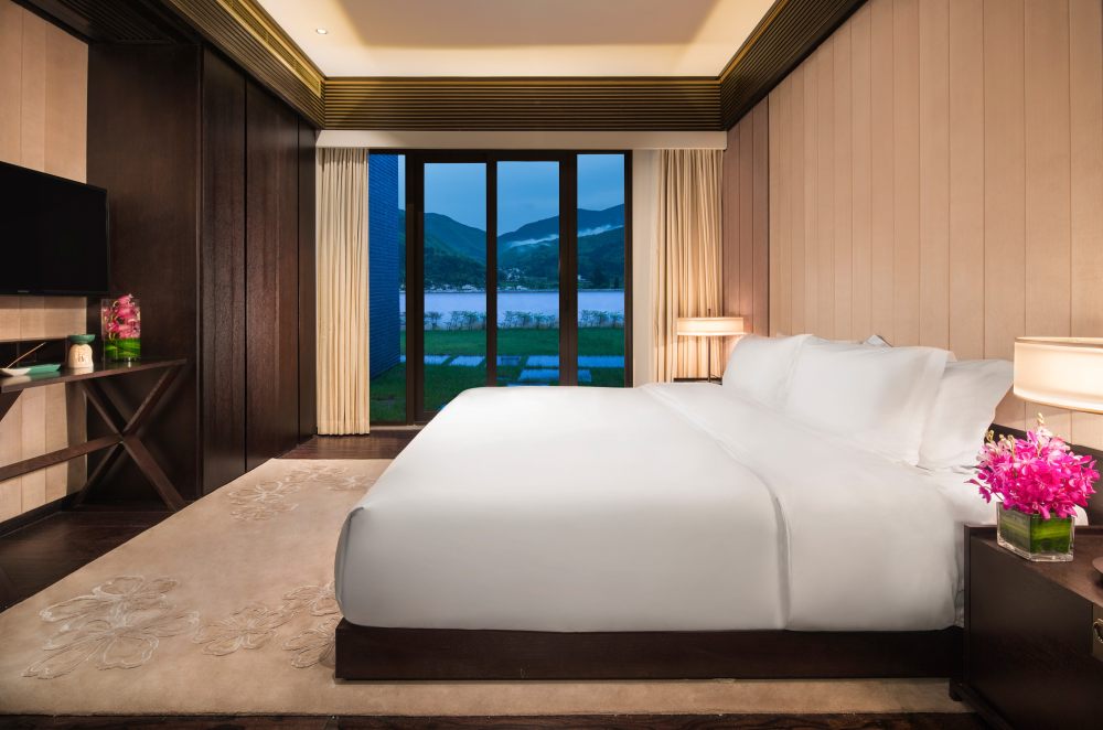 【云想衣裳】新加坡Dharmali Kusumadi-黄山悦榕庄_67798609-H1-BTCNHS_JL_0615_guest_room_lucun_villa_HR0002.jpg