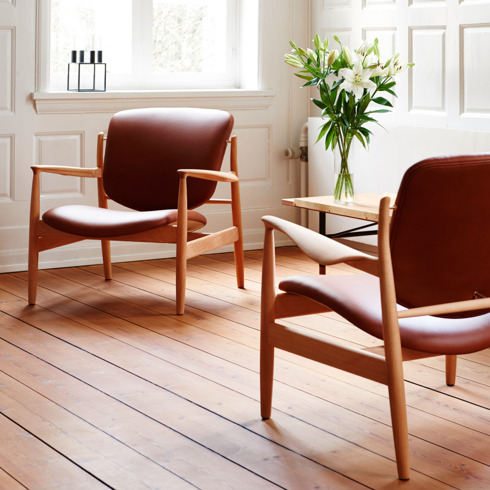 christmas-furniture-reissue-design-carl-hansen-and-son-reissues-hans-j-wegners-ch22-lounge-chair_rushi_sq.jpg