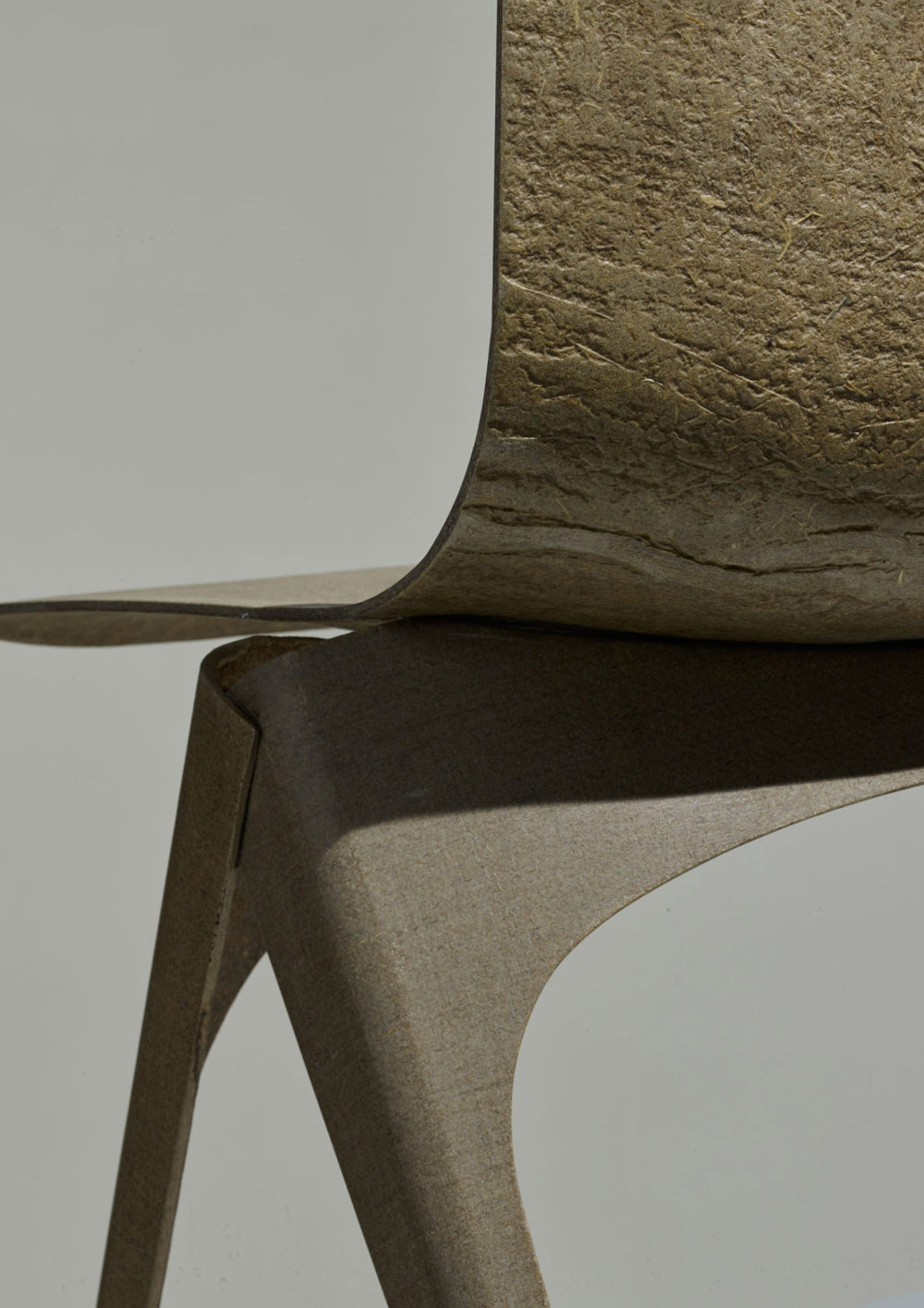 flax-chair-furniture-design-christien-meindertsma-bio-plastic-fiber-enkev-dutch-design-week-2016_rushi_social.jpg