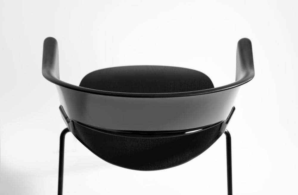 Pair-Chair-Layer-Fritz-Hansen-2a.jpg