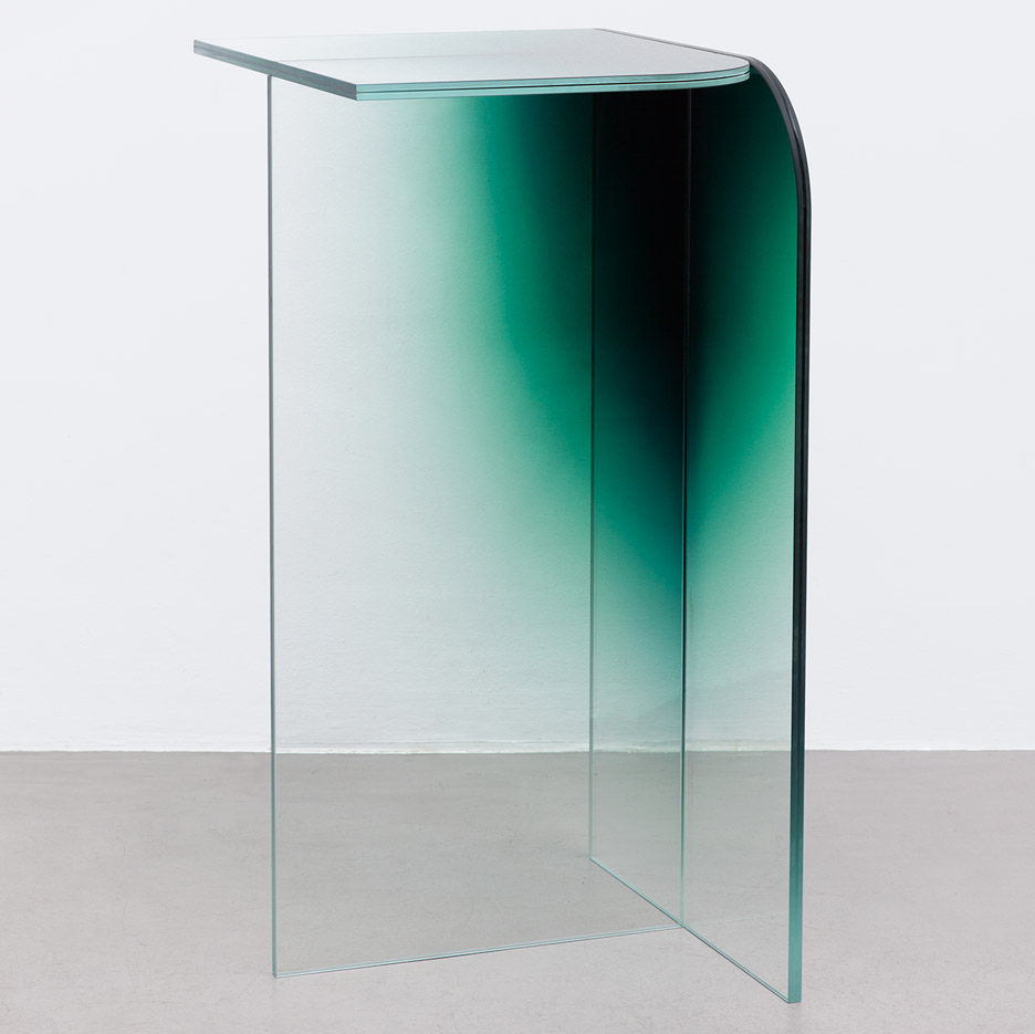 shaping-colour-glass-furniture-by-germans-ermics-rossana-orlandi-milan-design-week-2016_rushi_social.jpg