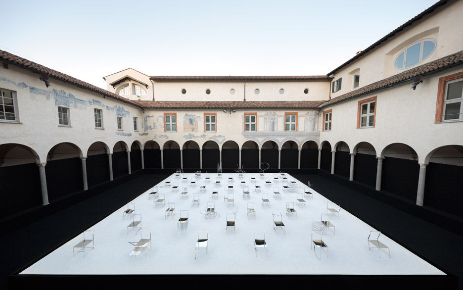 50-manga-chairs-nendo-installation-milan-design-week_rushi_sq.jpg