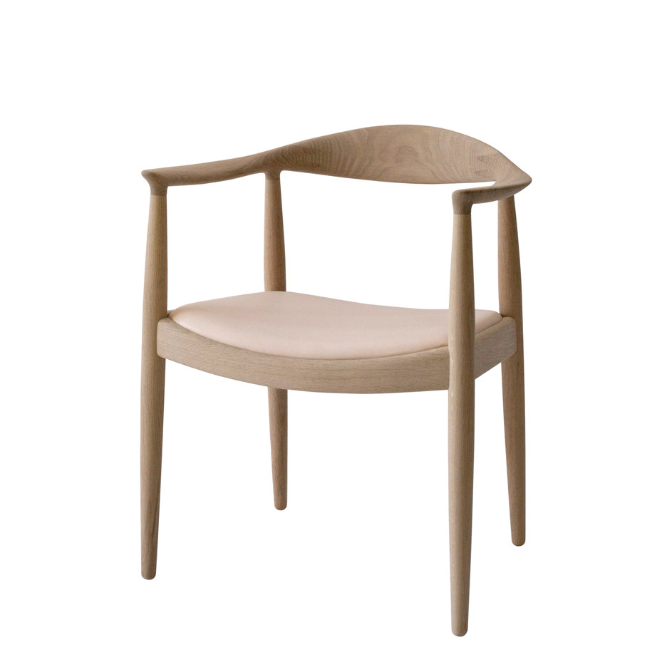 Hans-wegner-round-chair-pp-mobler_Dezeen_sq.jpg