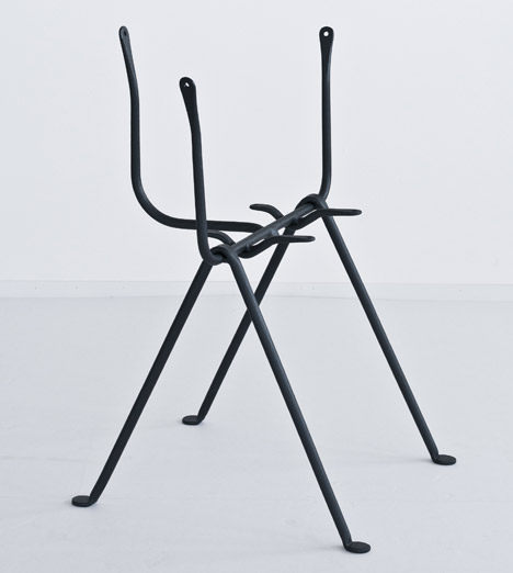 Officina-chair-by-Ronan-and-Erwan-Bouroullec_rushi_sq01.jpg