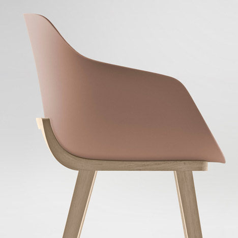 The-First-Bioplastic-Chair-Kuskoa-Bi-by-Jean-Louis-Iratzoki_rushi_SQ01.jpg