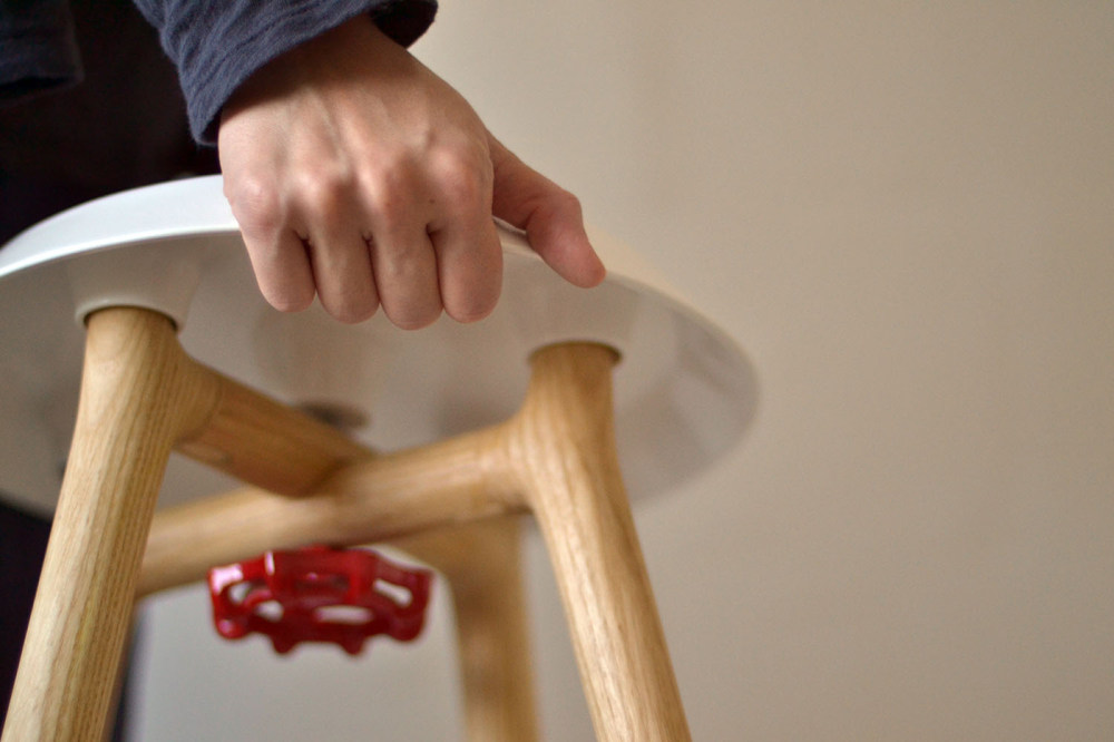 easy-to-assemble-yodeesa-stool-by-tizumuka-02.jpg