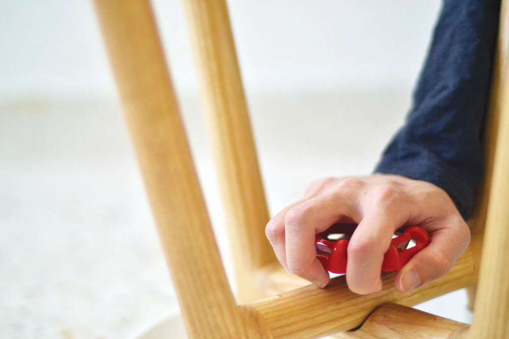 easy-to-assemble-yodeesa-stool-by-tizumuka-02.jpg