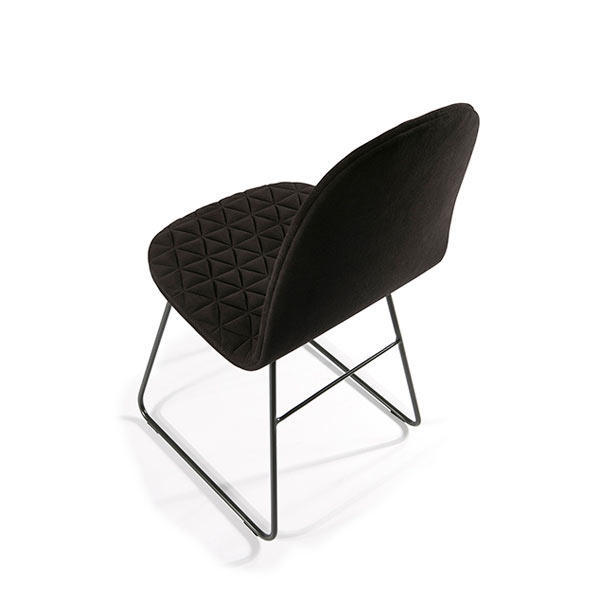 Mannequin-Chair-Iker-Wertel-Oberfell-1.jpg