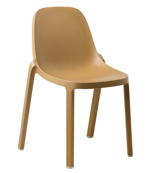 Broom-barstool-and-counter-stool-by-Philippe-Starck-for-Emeco_rushi_4sq.jpg