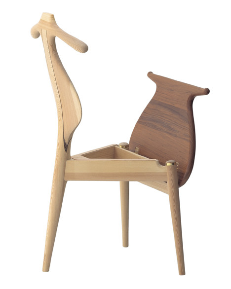 Wegner-exhibition-at-Designmuseum-Danmark_wishbone-chair-rushi_2sq.jpg