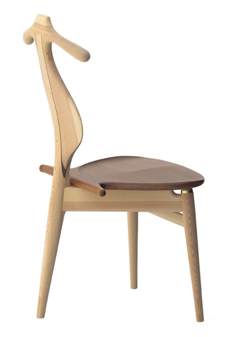 Wegner-exhibition-at-Designmuseum-Danmark_wishbone-chair-rushi_2sq.jpg