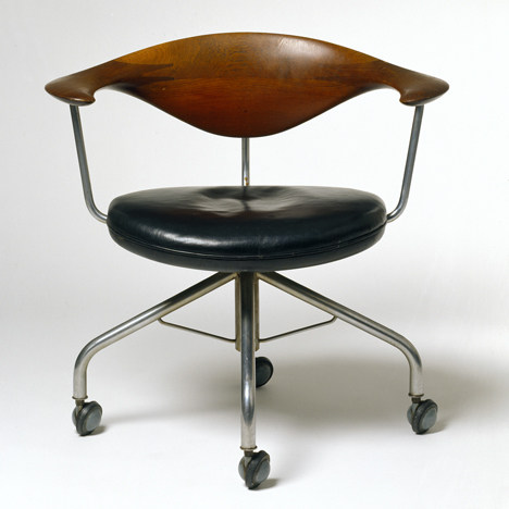 Wegner-exhibition-at-Designmuseum-Danmark_wishbone-chair-rushi_2sq.jpg