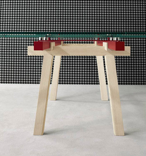 Tracks-Extendable-Table-by-Alain-Gilles-for-Bonaldo_rushi_sq.jpg