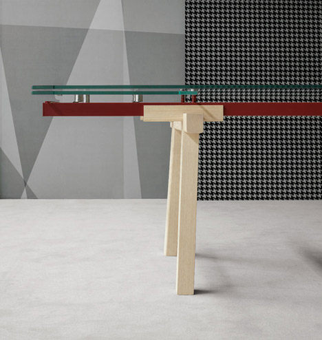 Tracks-Extendable-Table-by-Alain-Gilles-for-Bonaldo_rushi_sq.jpg