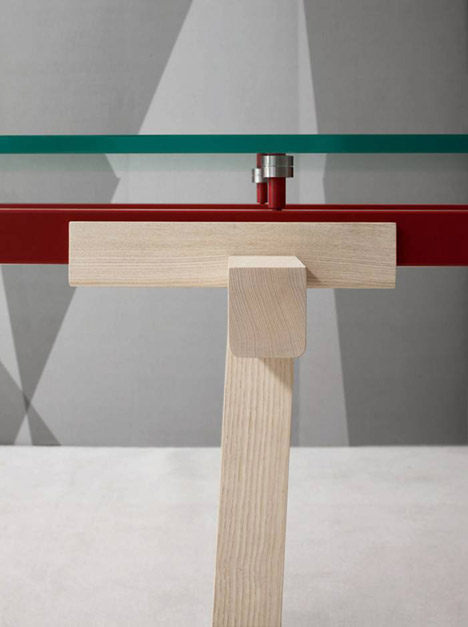 Tracks-Extendable-Table-by-Alain-Gilles-for-Bonaldo_rushi_sq.jpg