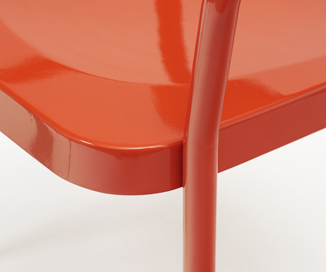 Grace-aluminium-furniture-collection-by-Samuel-Wilkinson_rushi_1sq.jpg