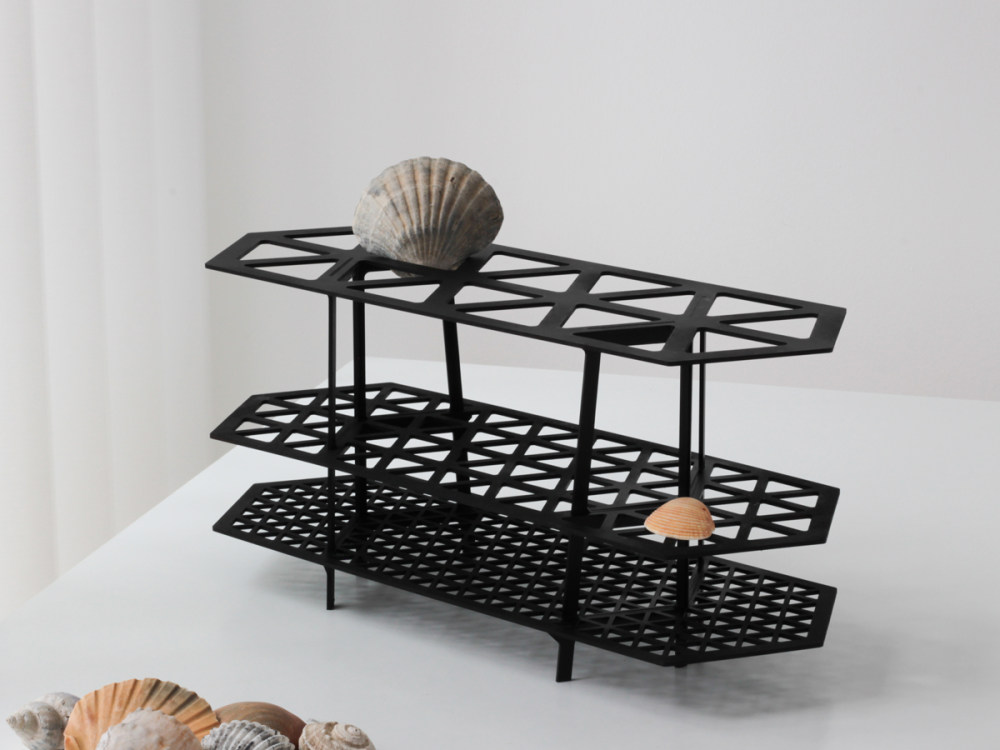 Gridded_Shelf_06.jpg