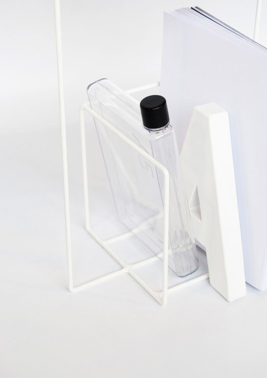 Alvaro-Diaz-Hernandez-Wire-2-Linea-magazine-holder.jpg