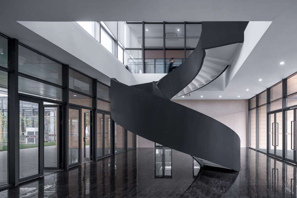 Rotary_steel_staircase.jpg